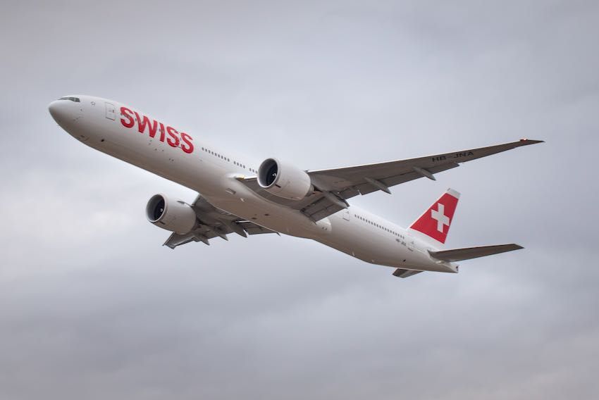 Swiss_Boeing777-300